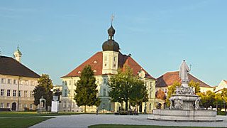 Altötting Kapellplatz mit Gnadenkapelle