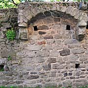 Reststück der Stadtmauer vor Durchgang zur Mooswiese, Feuchtwangen