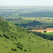 am Hesselberg, höchster Berg MittelfrankensZeugem Krautbrunnen vor dem Rathaus von Merkendorf