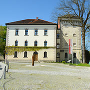 Festungsturm und ehemaliges Frauengefängnis, nicht gerade anheimelnd