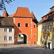 Biertor. Dem Namen nach war es vor allem zur Verteidigung gegen rebellische Bürger wichtig.