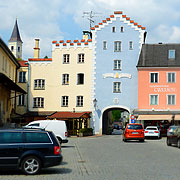 eines von noch drei bestehenden Stzadttoren der Srtadr Dorfen, das Nordtor