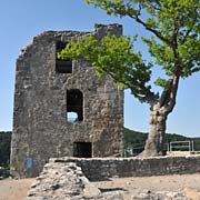 Von der Neideck hat man einen wunderschönen Ausblick auf umliegende Berge und Felsen und in das liebenswerte Tal der Wiesent