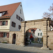 Langenzenn, Spitaltor, heute Zugang zu stadtverwaltung