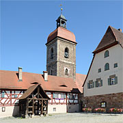 Roßtal, vor dem geschichtsträchtigen Museumshof am St. Laurentius