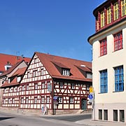 Stein Museum Bücherei, Fachwerk-Eckhaus