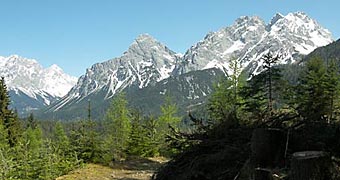 Zugspitze, Deutschlands höchster Gipfel, über den die Grenze mit Österreich verläuft