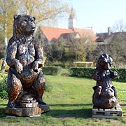 Bärengruppe vor der südwestlichen Stadtmauer Mainbernsheims