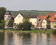 Segnitz am Ufer des Main, von Marktbreit aus gesehen