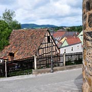 Vom Schloss über die Stadt bis in die Berge gesehen