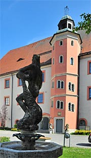 Schlossbrunnen in Neumarkt