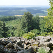 Blick vom steinigen Kulm in die Ferne