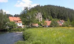 lieblich schroff zeigt sich die Frankenalb auch beidseits der jungen Pegnitz