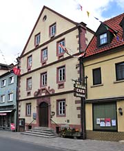 Schranne. Das einstige Schütthaus ist jetzt Archäologisches Museum im Grabfeld