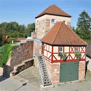 Befestigungsturm und Stadtmauer 13. Jh. in Hilpoltstein