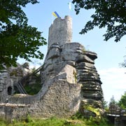 Die Ruine der Burg Weißenstein im Steinwald bietet hervorragende Aussicht