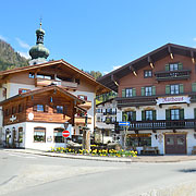 Marktplatz mit Rathäusel, Reit im Winkl