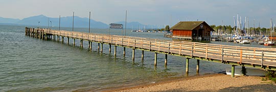 Blick über den Chiemsee beim Seeglerparadies Seebrück