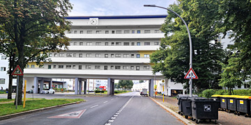 Brückenhaus zur Weißen Stadt über die Aroser Allee