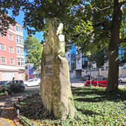 Dieser Stein ist Hinweis auf des Dorfmitte von Alt-Wilmersdorf