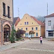 Marktplatz Oderberg, links das verlassene Rathaus
