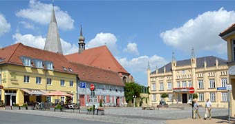 Bützower Marktplatz mit Rathaus