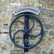 Am Torhaus zu Schloss Schöningen