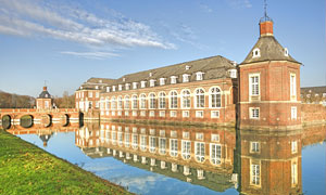 Nordkirchen Wasserschloss, symmetrisch gestaffelte Seitenflügel © flugzeugfan