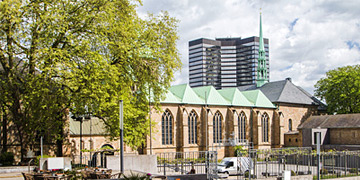 Essen Cathedral and modern business tower, city skyline #84527882 © ilijaa