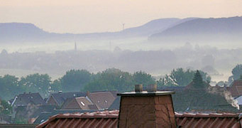 Nieheim im Morgennebel