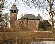 Krefeld-Linn Burg Linn, heute Museum moderner Malerei © www.1000tdw.com