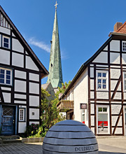 Delbrücker Dachwerk mit Kirche