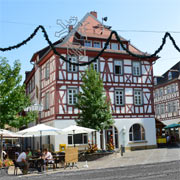 Alzeyer Fachwerk an entspannendem Platz