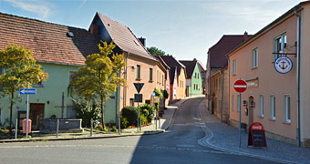 Zörbiger Gasse mit Schifferklaus techts