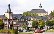 Markt von Frauenstein mit Burg im Hintergrund