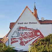 Stadt der Mühlen lt. Fassade