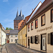 hinten die Nikolaikirche