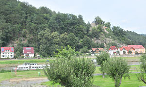 Kurort Rathen beidseits der Elbe, mit Fähre