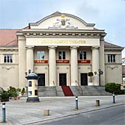 Theater der Stadt Bad Elster - was steht wohl Königliches auf dem Spielplan?