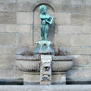 schöner Brunnen an der Adorfer Straße in Markneukirchen