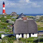 Sylt Hörnum Leuchtturm und Häuser © artistdesign_de