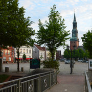 Über die Rinne zum Markt mit Laurentiuskirche gesehen