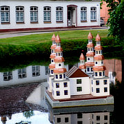 Schwimmendes Schlossmodel in der Waschkuhle