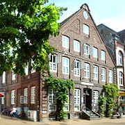 Möhringsches Haus, beeindruckt bei schlichter Ausführung. Ihr erster Besitzer einer Brauerei wollte und musste wohl nicht prahlen. Gediegener Backsteinbau in Elmshorn