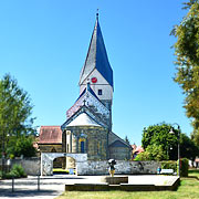 beachtliche spätromanische Basilika in Göppingens Ortsteil Faurndau