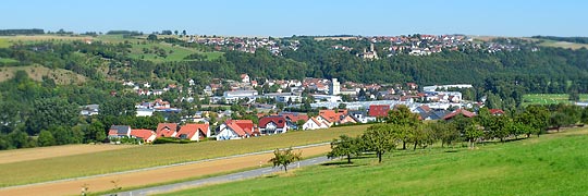 Krautheim aus der Ferne, Altstadt und spätere Erweiterung deutlich getrennt