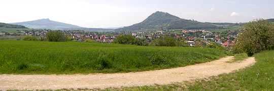 Hügellandschaft der Hegau: Vulkankegel bei Engen