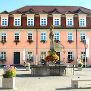 Brunnen vor dem Rathaus am Markt Weikersheim