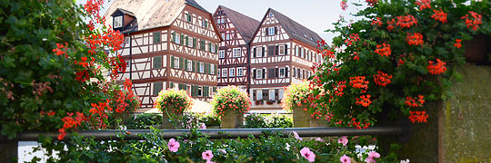 der mit Fachwerkgebäuden umstandene Markt von Mosbach