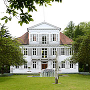 Lotzbeck Palais, heute Teil des modernen Rathauskomplexes